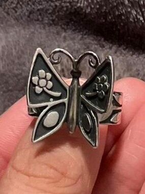 James Avery Mariposa Butterfly Ring RETAILS FOR $179 LIKE LISTING & GET 25% OFF